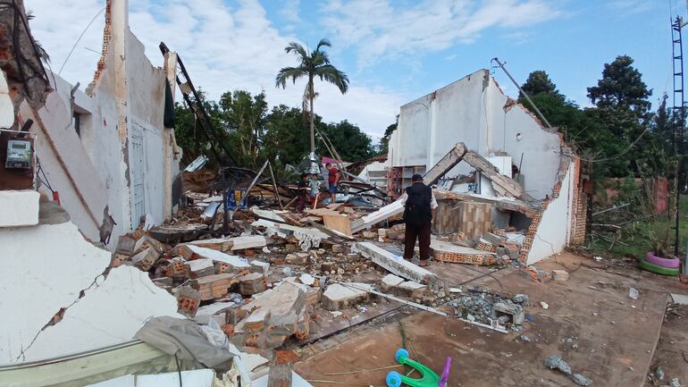 Viviendas destruidas por los fuertes vientos del pasado lunes en Caaguazú.