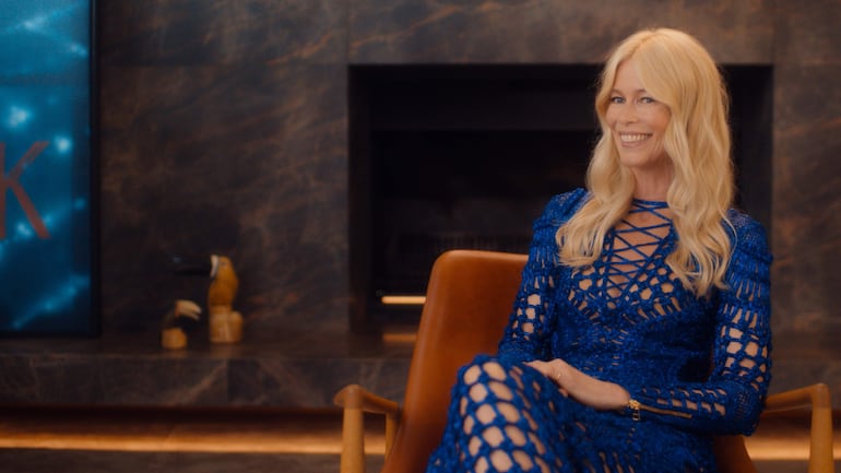 La modelo Claudia Schiffer durante su participación en la docuserie 'In Vogue: Los años 90', de Disney+. La revista Vogue ha decidido volver la vista a atrás con la docuserie ‘In Vogue: Los años 90′, una década prodigiosa de la moda, donde descubre cómo se gestó la era de las supermodelos, el olfato de Anna Wintour -su editora- para descubrir nuevos talentos y la olvidable, para algunos, estética ‘grunge’.