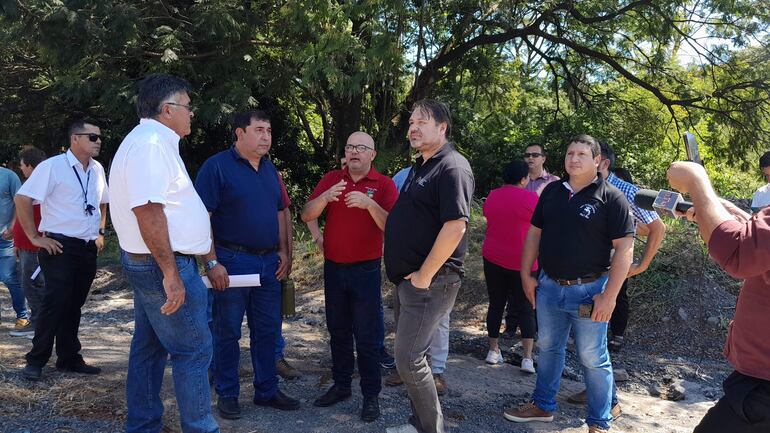 Proyectan la construcción de un nuevo hospital para la ciudad de Ñemby en el predio del cerro. El intendente, Tomás Olmedo habló de las bondades del terreno para dicho proyecto.