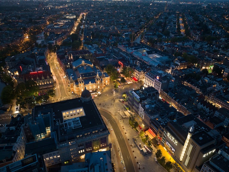 Vista aérea de Leidseplein, área de entretenimiento Leidsesquare en Ámsterdam.