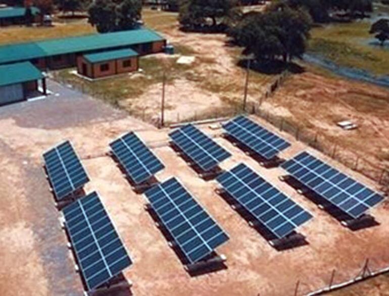 Paneles solares de 40 kW de potencia, instalados por el PTI-Py en 2019, en el Chaco.