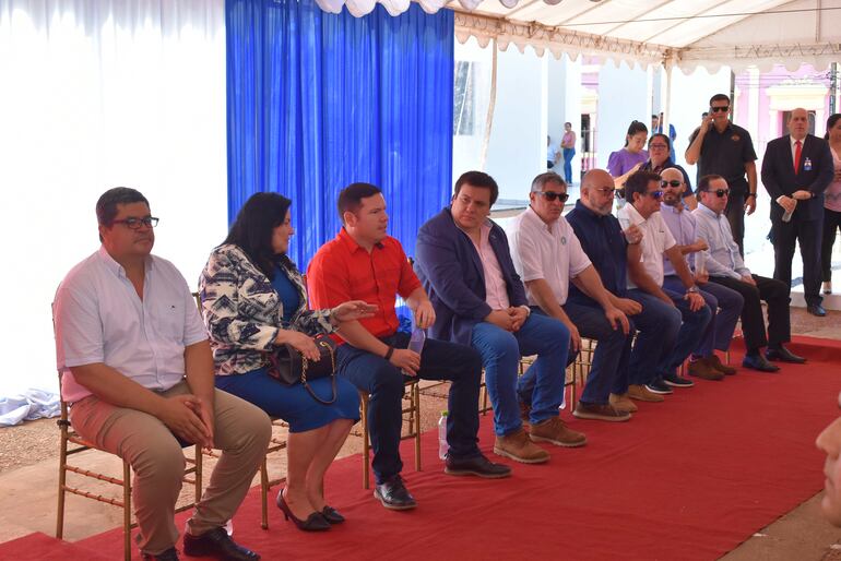 Del acto participaron el ministro de Educación, Luis Fernando Ramírez, y otras autoridades departamentales y locales.