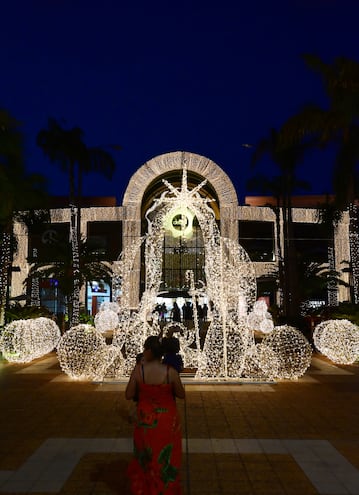 Deco: luces adornan la ciudad.