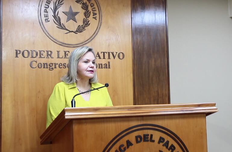 Lilian Samaniego, líder de la bancada colorada "Independiente" en la Cámara de Senadores.