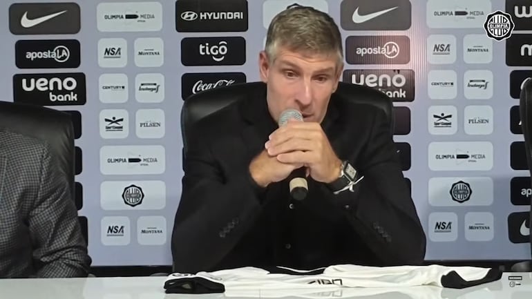 El argentino Martín Palermo en la conferencia de presentación como nuevo entrenador de Olimpia.