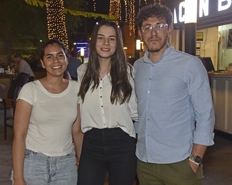 Noelia Ibarra, Dahiana Prette y Juan Lezcano.