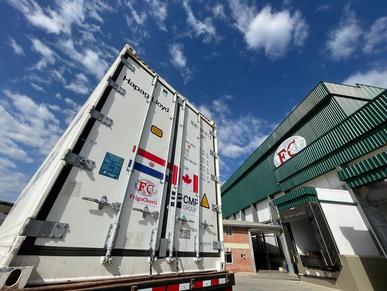 Primer envío de carne paraguaya a Canadá. Natalia Ortiz 14-06-2024