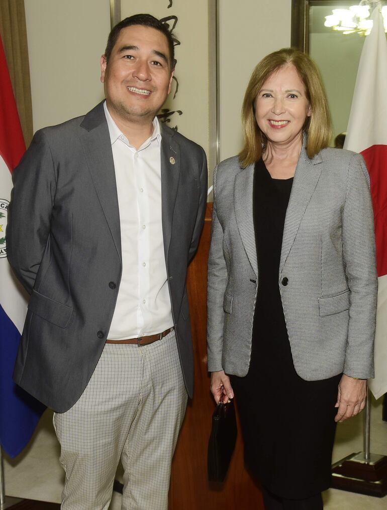 Eduardo Nakayama y Doris Román.