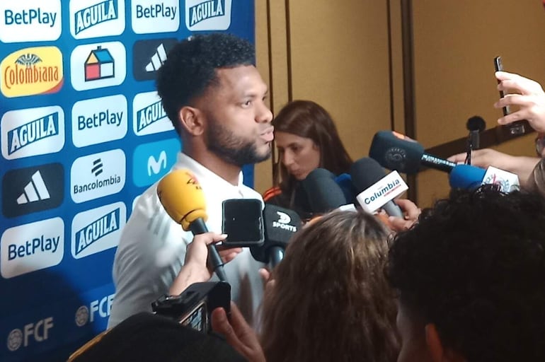 El jugador de Colombia Miguel Borja ofrece declaraciones este miércoles, en Phoenix (EE.UU.). Borja, delantero de la selección Colombia, fue directo. "Ojalá que Costa Rica salga a proponer, que salga a jugar", declaró a los medios en la concentración del equipo en Phoenix, a dos días del partido contra los ticos en la Copa América.