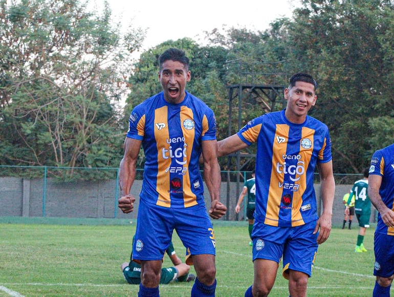 Grito de gol del "carnicero", Carlos González Ozuna, quien contribuyó con un par de tantos en el triunfo de Cristóbal Colón de J. Augusto Saldívar ante Silvio Pettirossi. (Foto: APF)