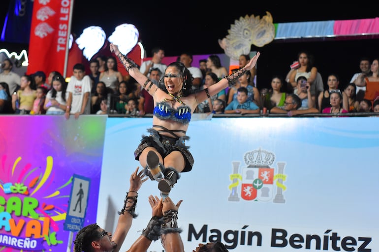 Cada agrupación demostró su preparación con baile y acrobacias.