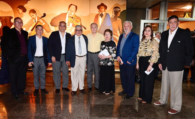 Oscar Gómez, Humberto Duarte, Heradio Villalba, Isaías Ricardo Fretes, Miguel Candia, Victoria de Candia, Néstor Carrillo, Bernardita de Carrillo y Carlos Baranda.