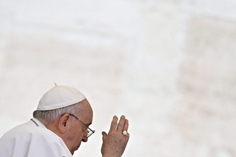 El papa Francisco durante la audiencia general semanal en la Plaza de San Pedro, en el Vaticano, este miércoles.