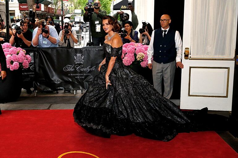 El majestuoso vestido de Penélope Cruz fue de estilo "Old Hollywood". (Dominik Bindl/Getty Images/AFP)
