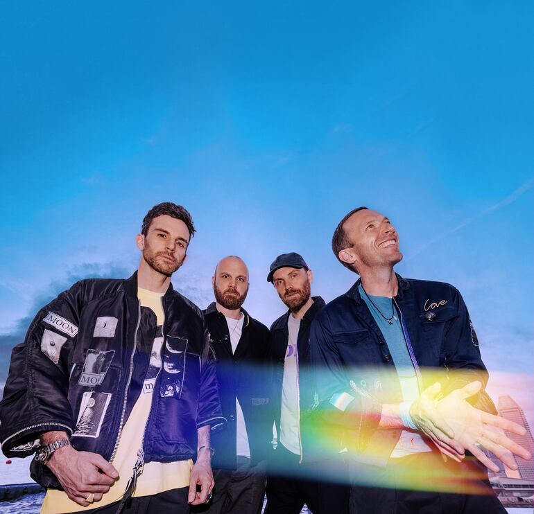 La banda británica Coldplay anticipó hoy a los fanáticos "Moon Music", en eventos especiales celebrados en cines y otros espacios.