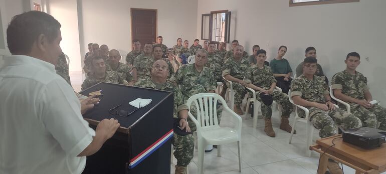 La conferencia “La música como catalizador del patriotismo durante la Guerra del Chaco” fue organizada por la Agrupación de Reserva Naval “Contralmirante Bozzano” de Encarnación, como parte su eje temático de difusión de la historia del Paraguay.