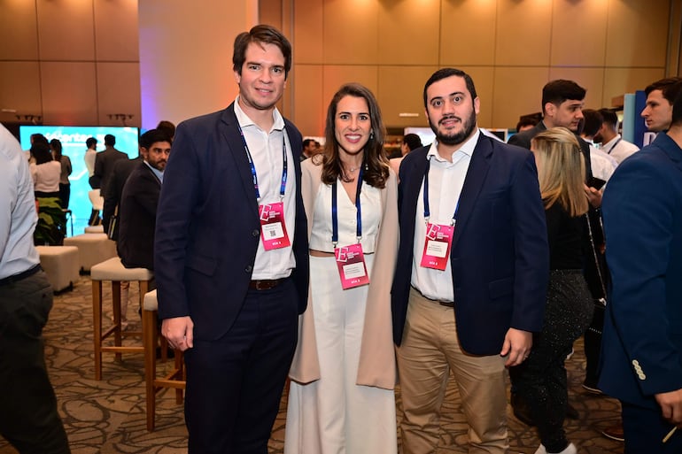 Miguel Medina, Nathalie Stallard y Javier Zárate.