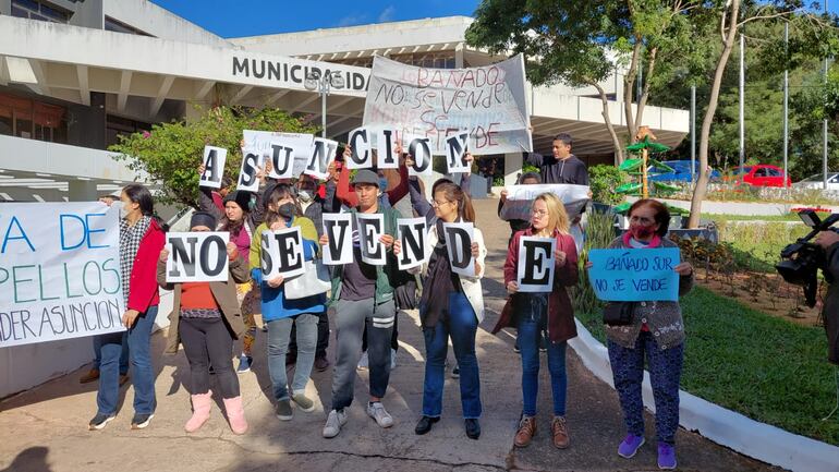 Bañadenses durante una manifestación contra la subasta de la Costanera.