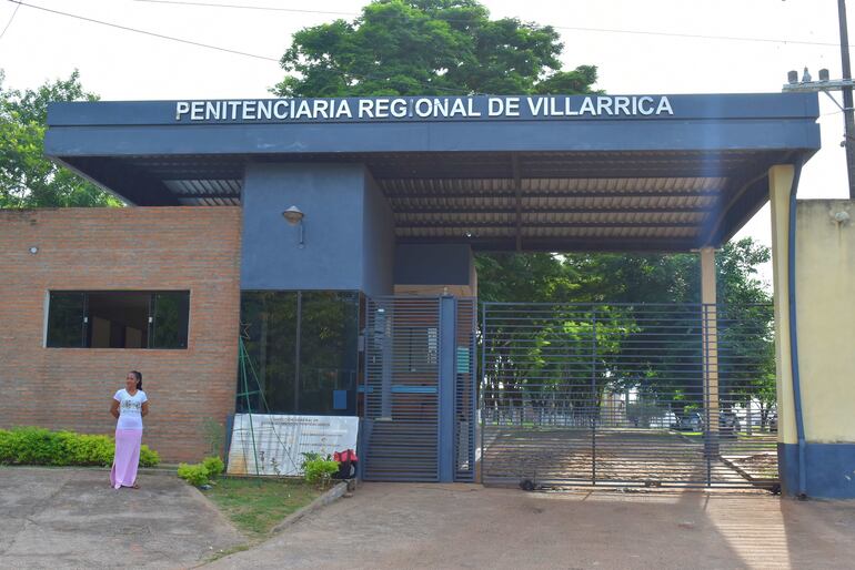 Fachada de la Penitenciaría Regional de Villarrica.