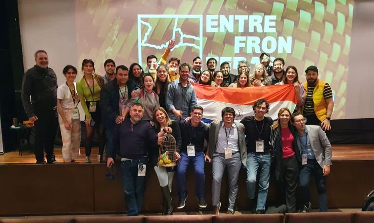 Integrantes de la delegación paraguaya que participó del segundo Mercado audiovisual "Entre Fronteras" en Gramado, Brasil.