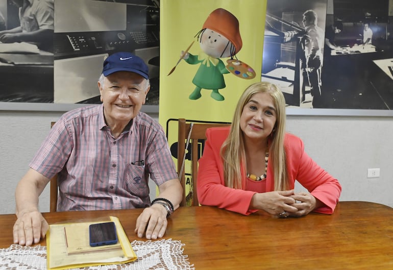 El padre José Zanardini y la Dra. Deisy Amarilla, de la Asociación Indigenista del Paraguay (AIP), brindaron detalles acerca de la XI edición del Premio Chase-Sardi.