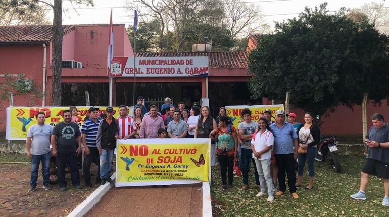 Un grupo de pobladores de Gral. Eugenio A. Garay se declara en pie de guerra contra cultivadores de soja.