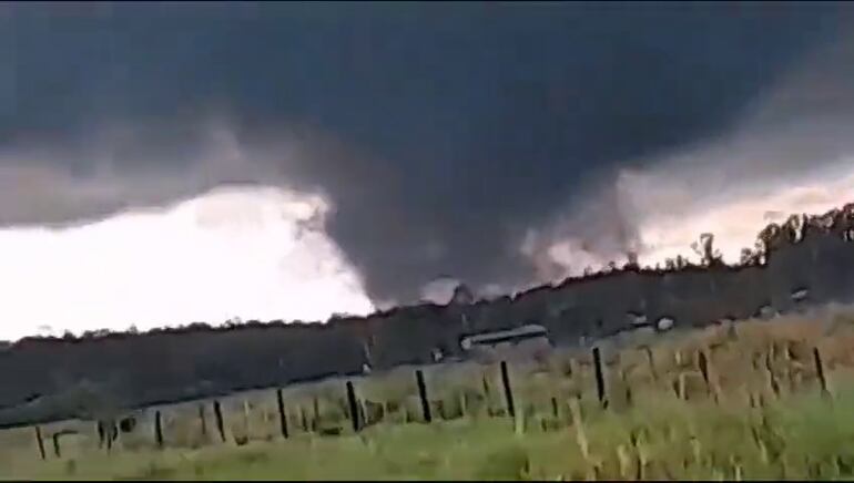 Tornado en Mbocayaty del Yhaguy.