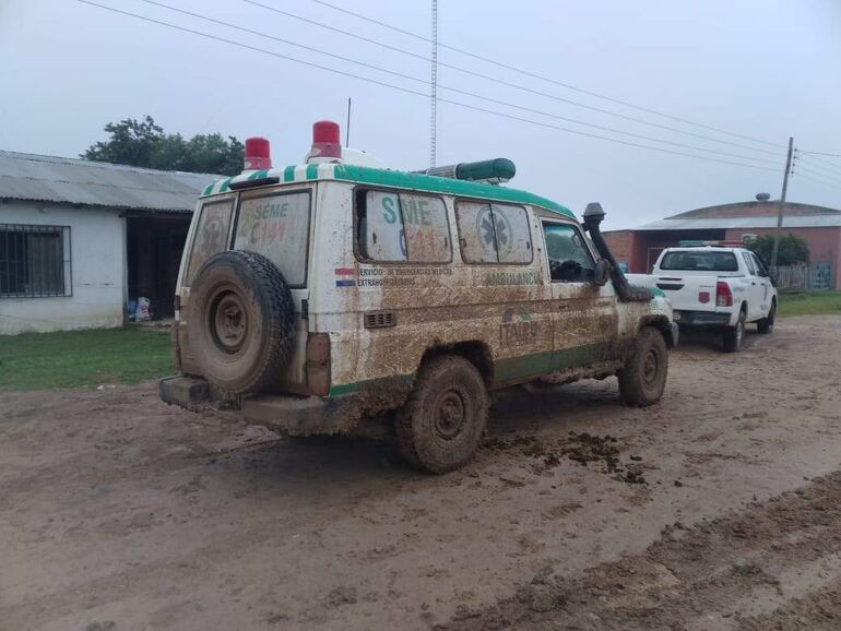 Los conductores de ambulancias, son los que mas padecen por la falta de caminos seguros, a la hora de evacuar a los pacientes hacia hospitales de otras regiones.