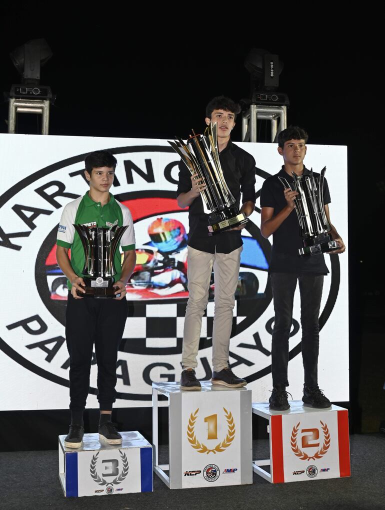 El podio de la categoría Rotax Junior Max, con los destacados.