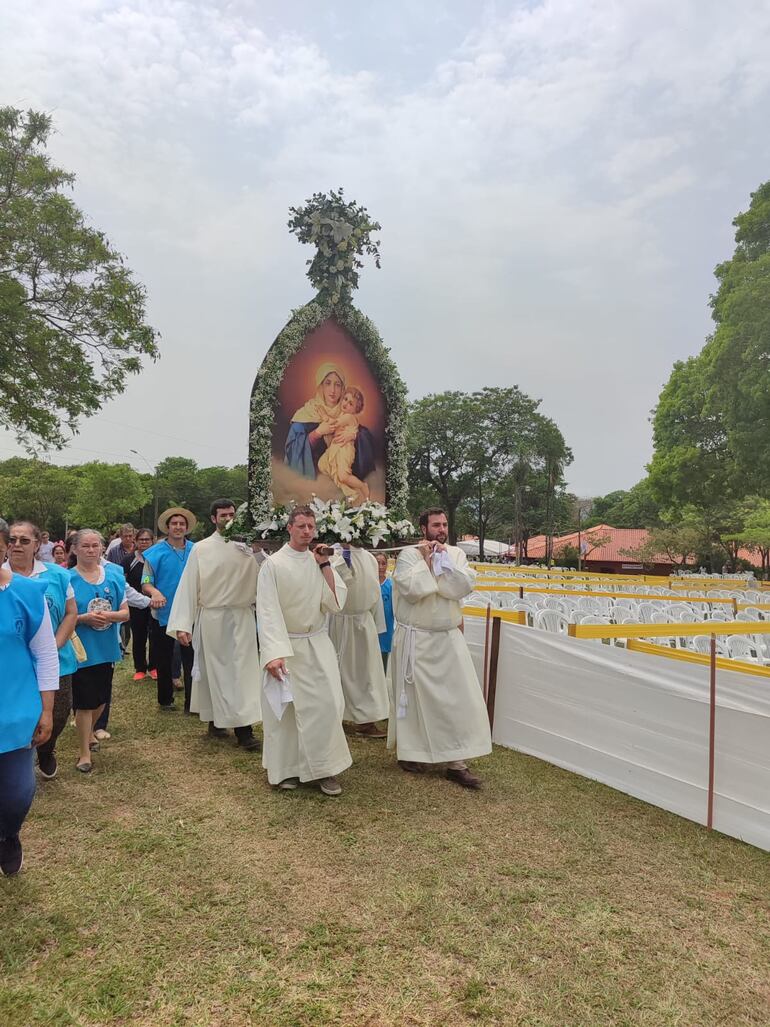 Procesión de la Virgen de Schoenstatt.