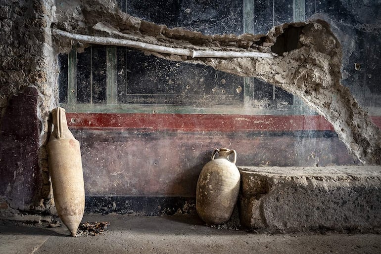 Los arqueólogos hallaron en el yacimiento de Pompeya (sur de Italia) "uno los complejos termales privados de los más grandes" jamás encontrados en el yacimiento de esta antigua urbe romana destruida por la erupción del volcán Vesubio el año 79. 