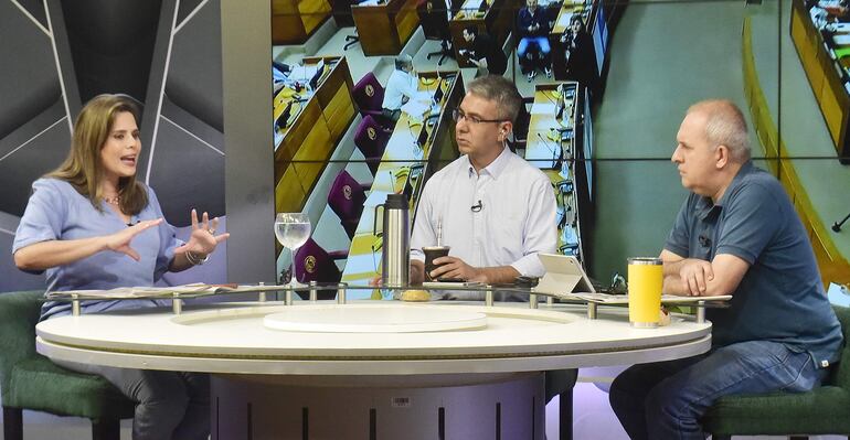 La senadora Kattya González (PEN), durante  el programa “No tiene Nombre” de ABC, lamentó la oposición dividida y copamiento cartista en las instituciones.