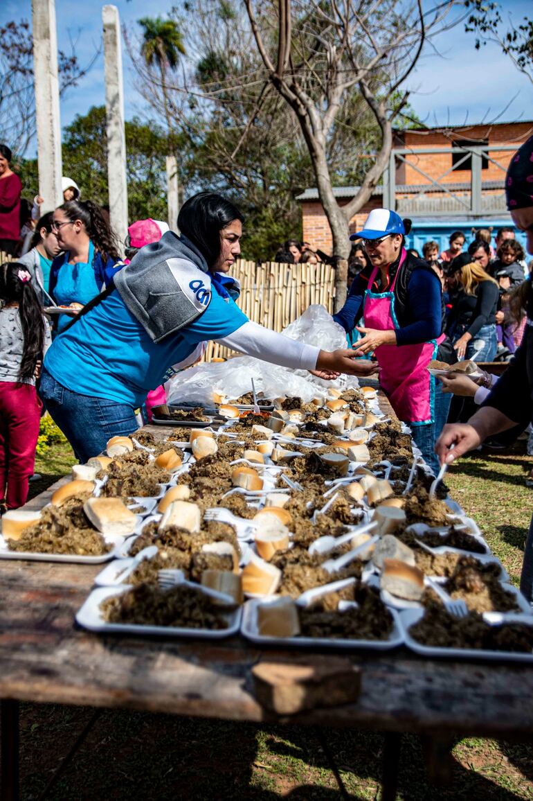 El Karu Guazu es organizado en honor al Divino Niño y se comparte con todos los visitantes.