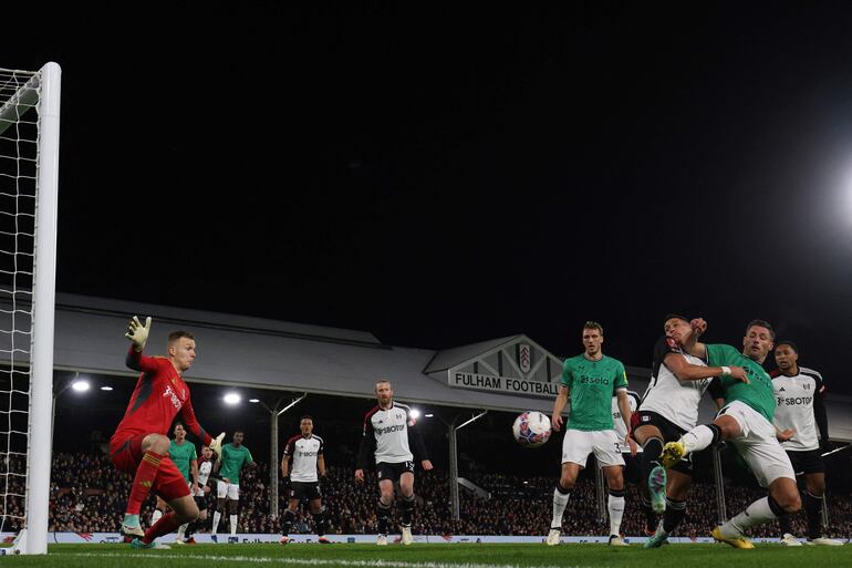 Newcastle United's Swiss defender #05 Fabian Schar (2R) flicks the ball on in the Fulham goalmouth during the English FA Cup fourth round football match between Fulham and Newcastle United at Craven Cottage in London on January 27, 2024. (Photo by Adrian DENNIS / AFP) / RESTRICTED TO EDITORIAL USE. No use with unauthorized audio, video, data, fixture lists, club/league logos or 'live' services. Online in-match use limited to 120 images. An additional 40 images may be used in extra time. No video emulation. Social media in-match use limited to 120 images. An additional 40 images may be used in extra time. No use in betting publications, games or single club/league/player publications. / 