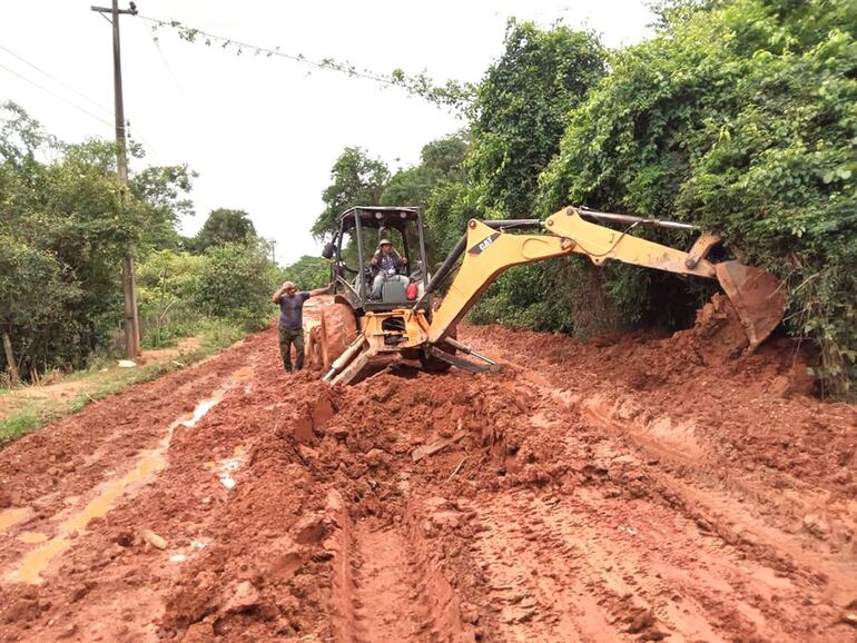 Piden que las autoridades municipales de Quyquyhó también destinen recursos para contratar más equipos viales para reparar el tramo.