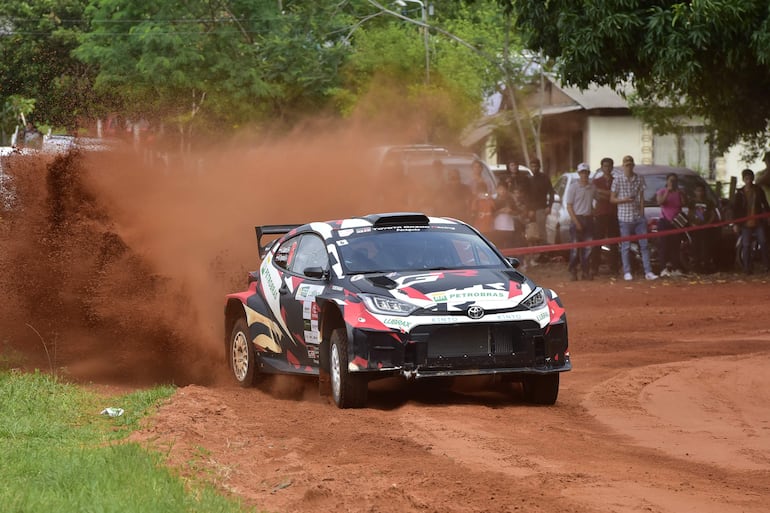 Ale Galanti junto a Marcelo Toyotoshi (Toyota Yaris) sumó y dirimirá el título en el Guairá con Agustín Alonso, aún líder, y Fau, con chances.