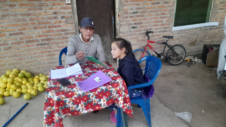 Rafael Ayala (66) es un educador ya jubilado de Fuerte Olimpo.