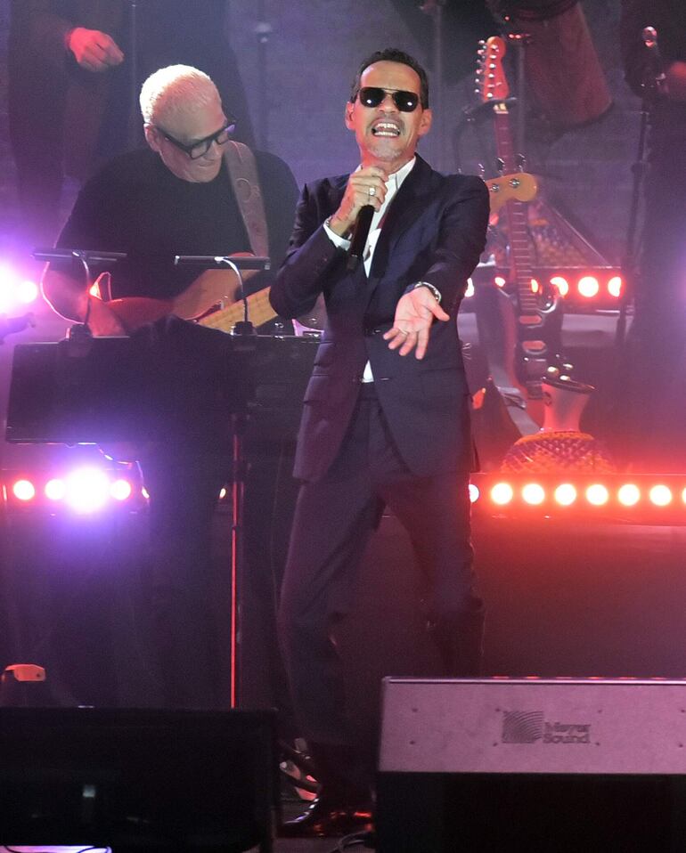 Marc Anthony ofreció un show de hora y media, logrando una gran complicidad y conexión con el público local.