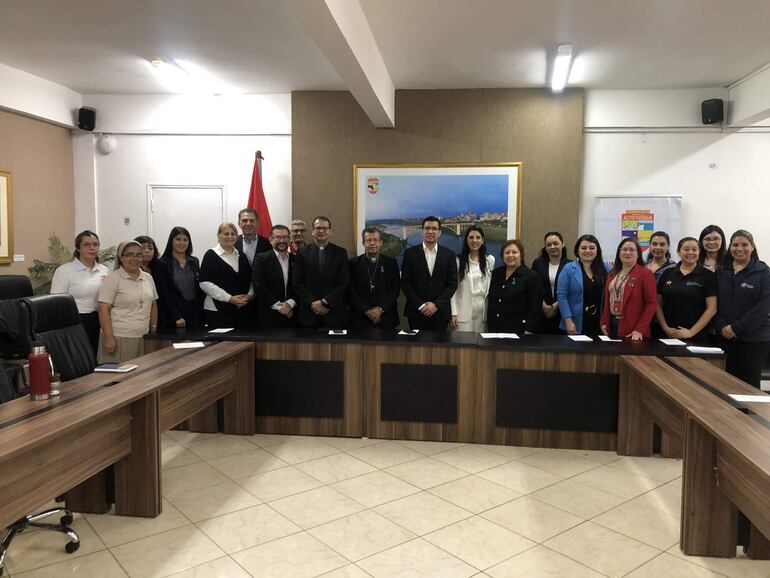 Los representantes de la Diócesis de Ciudad del Este y de la Gobernación de Alto Paraná encabezaron la presentación del programa contra la violencia contra niños.