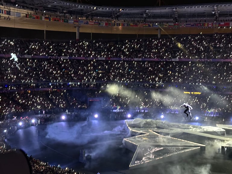 Fascinante puesta artística en el cierre de los Juegos Olímpicos París 2024. Foto: ABC Color.