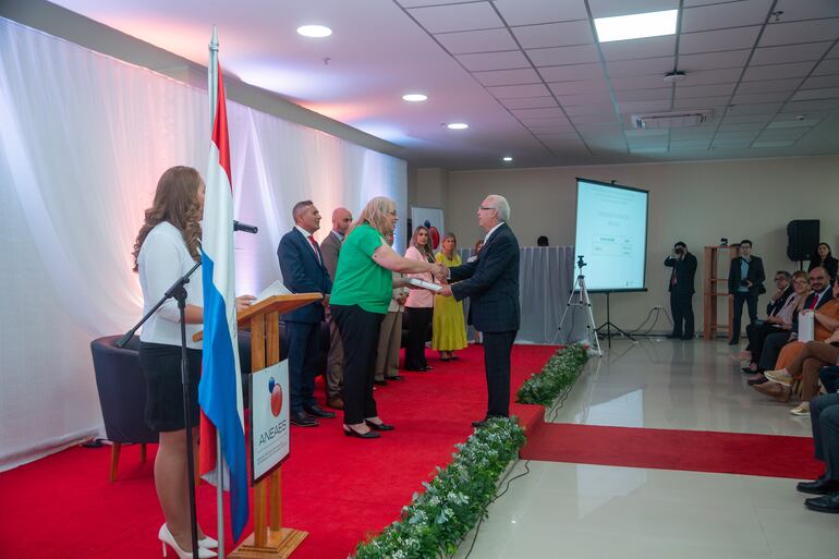 La Universidad Central del Paraguay recibió acreditación de ANEAES.