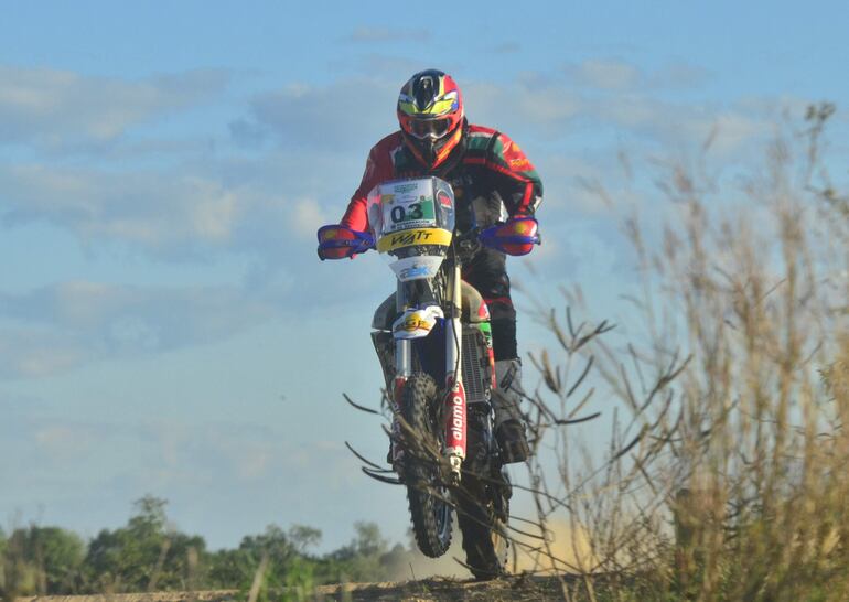 Entre los competidores de la categoría Motos Senior, el piloto pilarense Carlos Zarca fue el destacado en aquella ocasión.