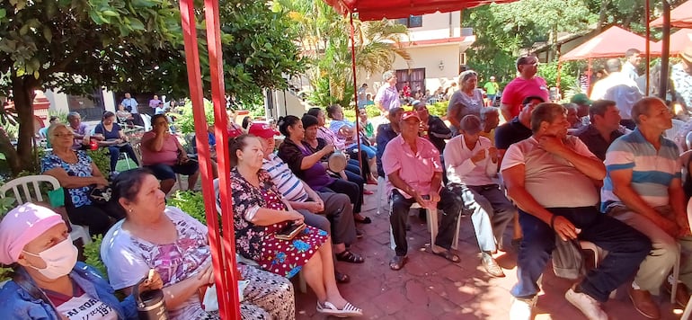 gran cantidad de adultos mayores de Areguá