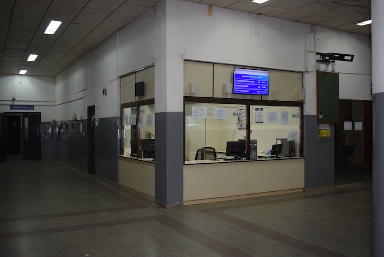 Oficinas del Hospital de Luque en horario nocturno.