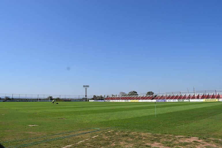 El estadio municipal precisa de lumínica para desarrollar encuentros deportivos nocturnos.