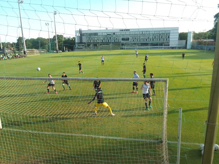 Amistoso en la Villa Olimpia entre jugadores del plantel de Primera y los de la Categoría Reserva.