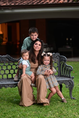 Tamara Maluff se rodea del amor de sus pequeños Mateo (8), Emilia (3) y Alfonso (9 meses).