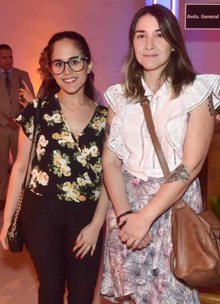 Rosa Simbron y Natalia Ferreira.