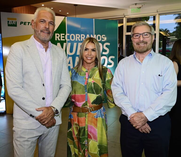 Juan José Zapag, María Mercedes de Zapag y Miguel Carrizosa.