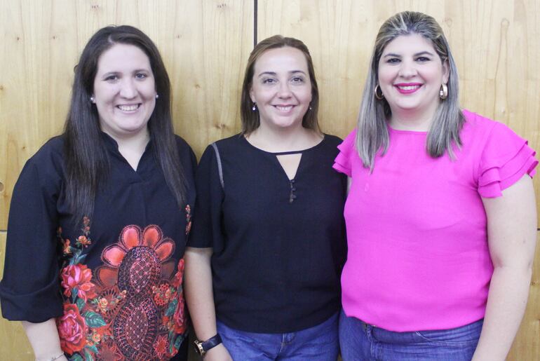 Gissel Benítez, Susan Wimpeney y Susana González.